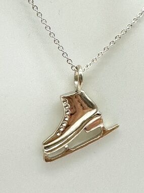 925 Sterling Silver "Ice Skate" Pendant Necklace 18 Inch 4.14g